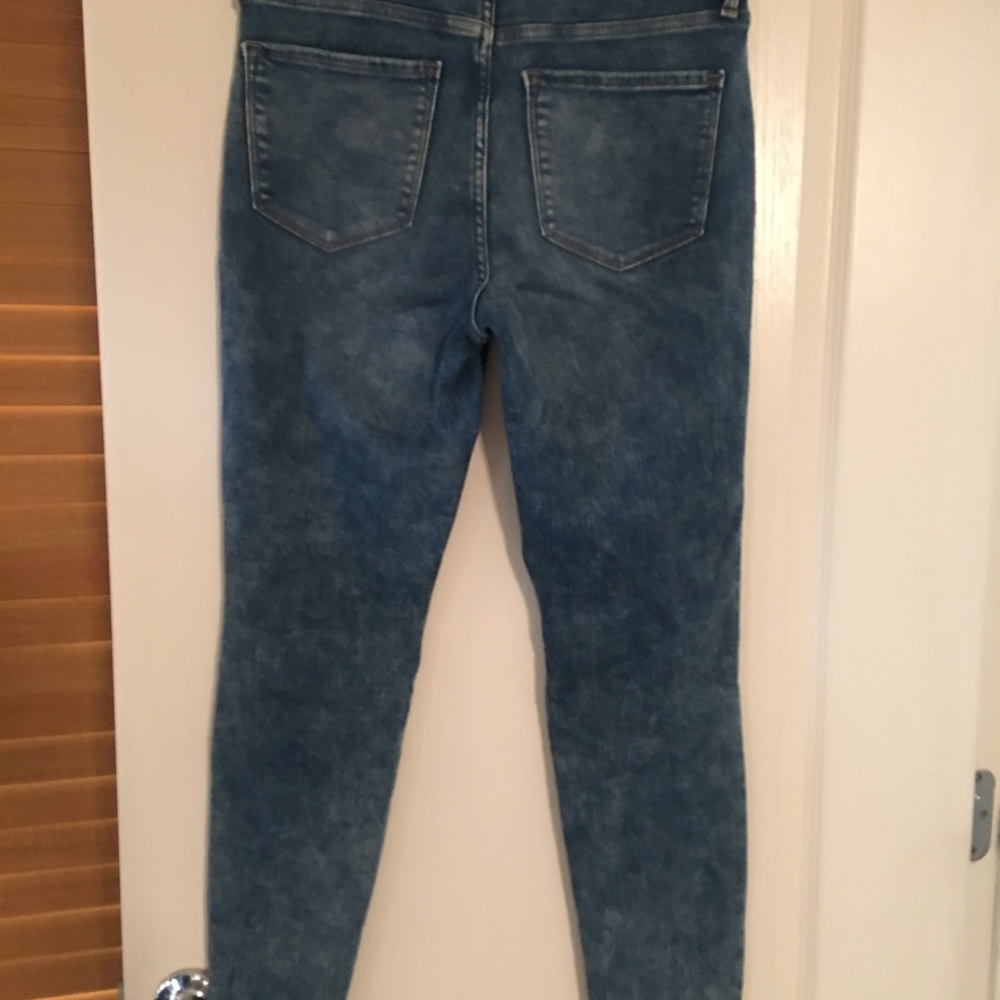 Old Navy Super Skinny Jeans. - Picture 3 of 3